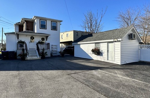 Wayne Appartement | Beautiful & Convenient Studio Downtown Devon