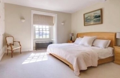 Alvescot Autre | Beautiful Cotswold Farmhouse