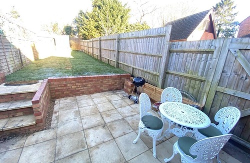 Milton Keynes Maison | Beautiful cottage style 3-bed, Free Parking, Wi-Fi