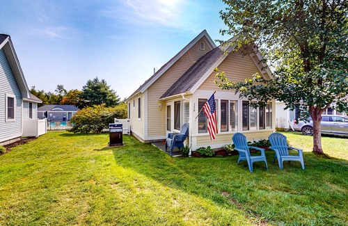 Summer Village Cottage | Beautiful Cottage at Summer Village with pool, hot tub, pickleball & game room