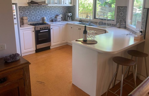 Barwon Heads Maison | Beautiful Cottage one street from the river...