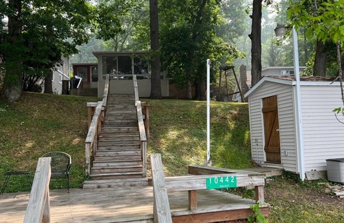 Three Rivers Cottage | Beautiful cottage on the lake 2 bedroom, 1 bath, sleeps 7-8