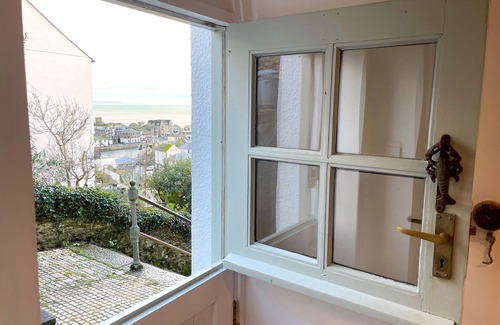 West Looe Maison | Beautiful Cottage with Sea Views Over Looe