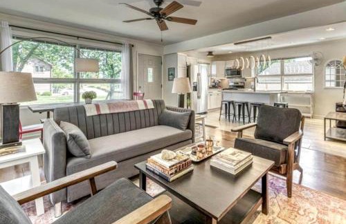 Miller Beach Maison | Beautiful Cottage with Hot-tub in Gary, Indiana