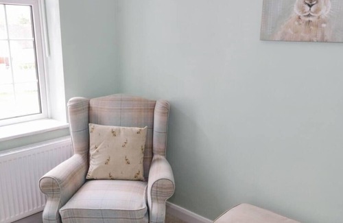 Dromahair Autre | Beautiful Cottage with Gardens, Patio & Fireplace