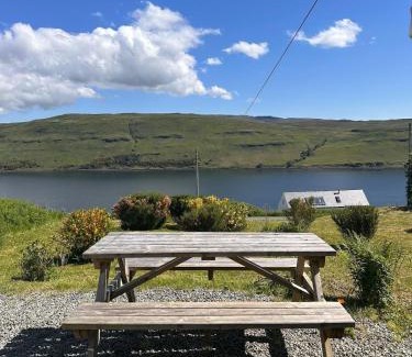 Beinn Orasaigh Maison | Beautiful Cottage with Stunning Views Carbost Skye