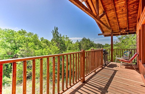 Caddo County Maison | Beautiful Country Cabin on Crooked Creek Farm!