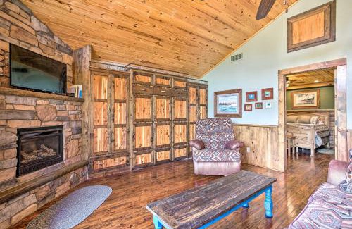 Caddo County Maison | Beautiful Country Cabin on Crooked Creek Farm!