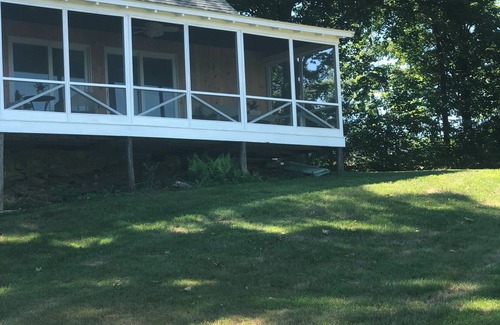Chester Cottage | Beautiful country Cottage located on Apple farm. Beautiful fall foliage!