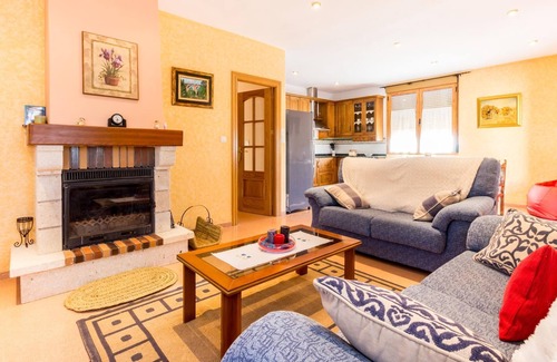 Durcal Villa | Belle maison de campagne avec piscine, terrasse et vue