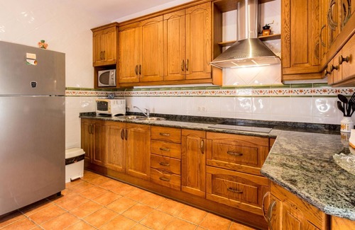 Durcal Villa | Belle maison de campagne avec piscine, terrasse et vue