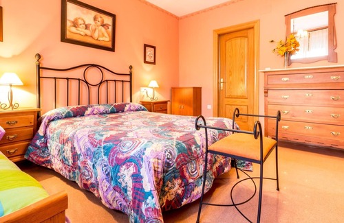 Durcal Villa | Belle maison de campagne avec piscine, terrasse et vue