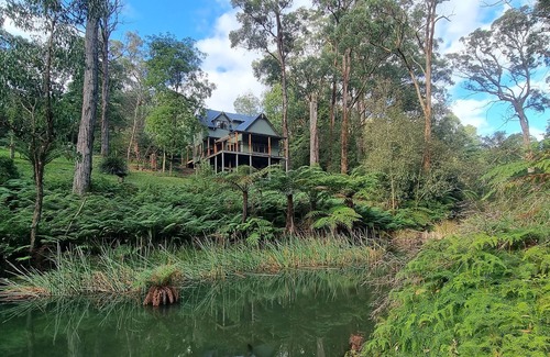 Emerald Maison | Beautiful country property in native bush less than an hour from Melbourne.