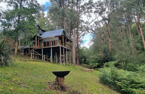 Emerald Maison | Beautiful country property in native bush less than an hour from Melbourne.
