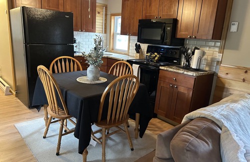 Brantingham Maison | Beautiful, cozy 2 bedroom house on Brantingham Lake!