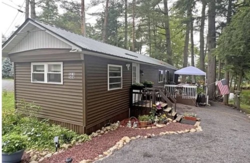 Brantingham Maison | Beautiful, cozy 2 bedroom house on Brantingham Lake!