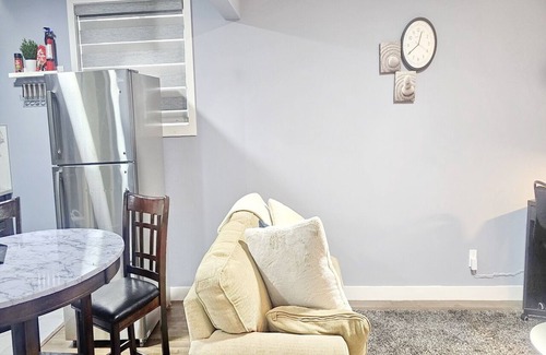 Airdrie Appartement | Beautiful, cozy and comfy suite.