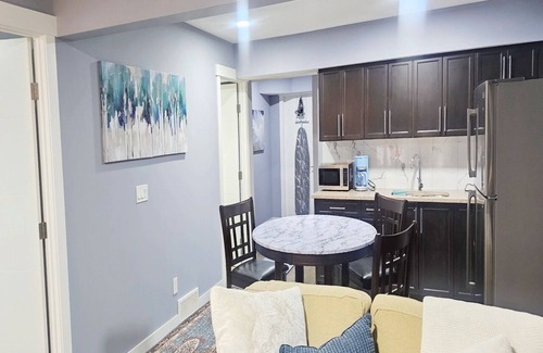 Airdrie Appartement | Beautiful, cozy and comfy suite.