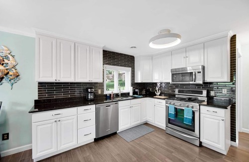 Cedar Lake Maison | Beautiful Cozy Cottage on Cedar Lake