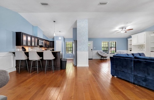 Tallahassee Maison | Beautiful Cozy Pool Oasis, 3/2 Heated Pool Home, Fenced, Pet Friendly, King Bed