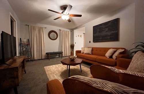 Silver Lane Maison | Beautiful cozy2 bedrooms located in a safe community just minutes from downtown.
