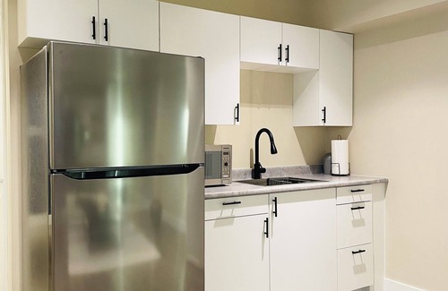 Dundarave Maison | So Beautiful Suite/4min walk sea/20minDowntown/ 20min ski/Pets welcome
