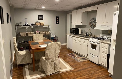 Fayetteville Appartement | Beautiful daylight basement furnished apartment near everything!