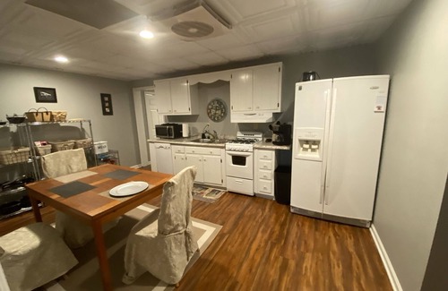 Fayetteville Appartement | Beautiful daylight basement furnished apartment near everything!