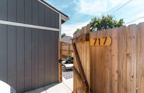 Athmar Park Maison | Beautiful Denver Carriage House