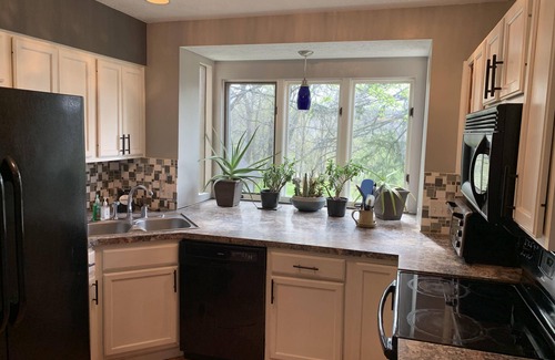 Dublin Maison | Beautiful Downtown Riverview Private 3-Bed Vacation Home