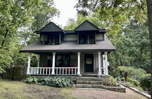 Dublin Maison | Beautiful Downtown Riverview Private 3-Bed Vacation Home