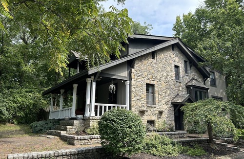 Dublin Maison | Beautiful Downtown Riverview Private 3-Bed Vacation Home