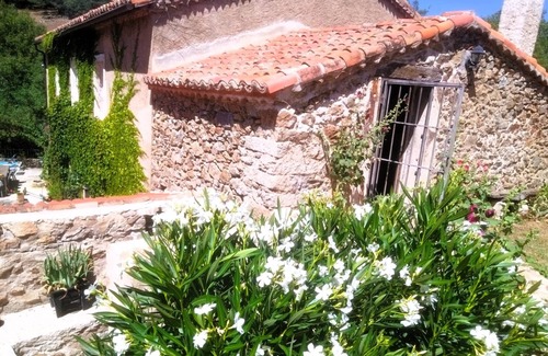 Canencia Maison | Moulin à eau sur les rives de la rivière Lozoya