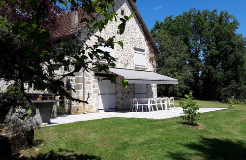 Saint-Julien-Maumont Maison | Belle grange entierement renovée avec piscine