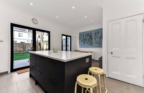 Thurlow Park Maison | Beautiful Family Victorian Home