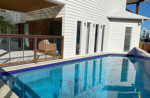 Torquay Maison | Belle maison familiale de plage avec piscine sur la meilleure plage de la baie