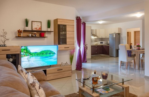 Kapelica Villa | Nouvelle villa moderne, entièrement clôturée avec piscine, à quelques minutes de la plage