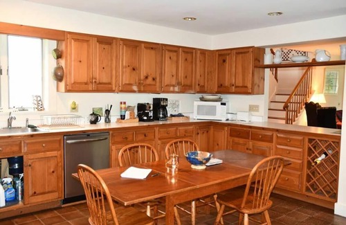 Colrain Maison | Beautiful Family Home in picturesque setting on the Green River 3.5 BR/2 BA