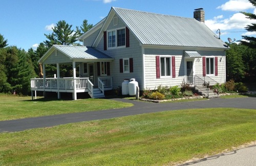 Brownfield Maison | Plage privée, zone picinic couverte, foyer, minutes de Conway, NH, Ski