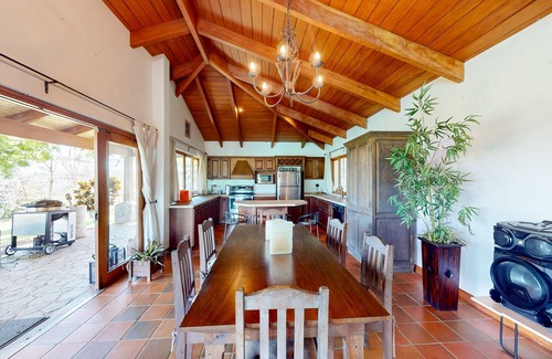 San Jose Autre | Beautiful farmhouse on a large lot with mountain views & a private pool