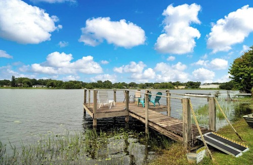 DeLand Maison | Belle Fishing Lake Front Home, proche des plages et des parcs à thème, pour 6 personnes.