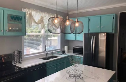 South Lethbridge Maison | Beautiful Folk Victorian home in the heart of Lethbridge.