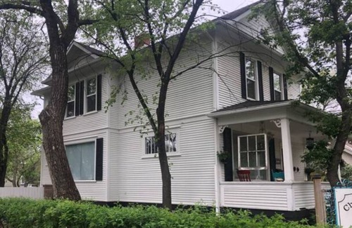 South Lethbridge Maison | Beautiful Folk Victorian home in the heart of Lethbridge.