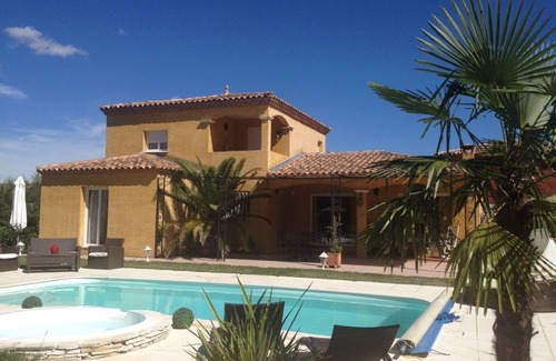 Saint-Jean-de-Cornies Maison | Très belle Villa provençale Paillote Piscine privée, spa jardin 1500m2