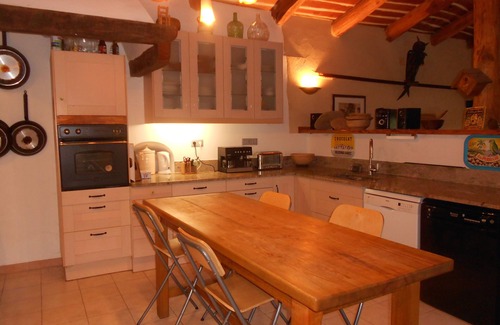 Saint-Julien-du-Serre Cottage | Hermosa piedra MAS, tranquilo, piscina y vistas, cómodo para 18 pers.