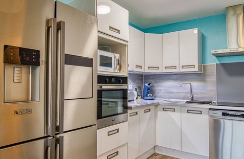 Le Brusc Appartement | Joli appartement pour 3 personnes avec climatisation, TV, terrasse, animaux admis et parking