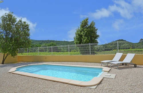 Saint-Laurent-de-Carnols Villa | Belle villa avec piscine privée dans le Gard