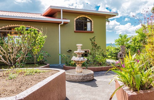 Nuevo Arenal Maison | Beautiful fully equipped two story house, close to La Fortuna and surroundings..