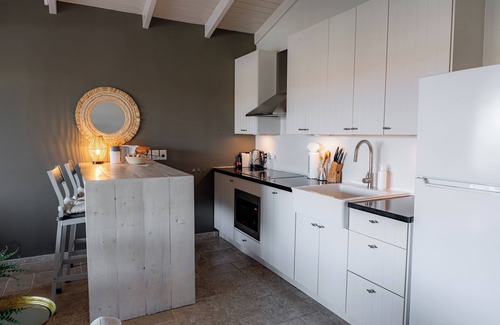 Kralendijk Appartement | Beautiful fully furnished apartment located on a private peninsula.