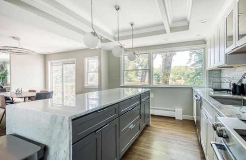 Arlington Ridge Maison | Beautiful Fully Renovated 3 Bedroom House 5 Mins to DC & DCA - Best Location!